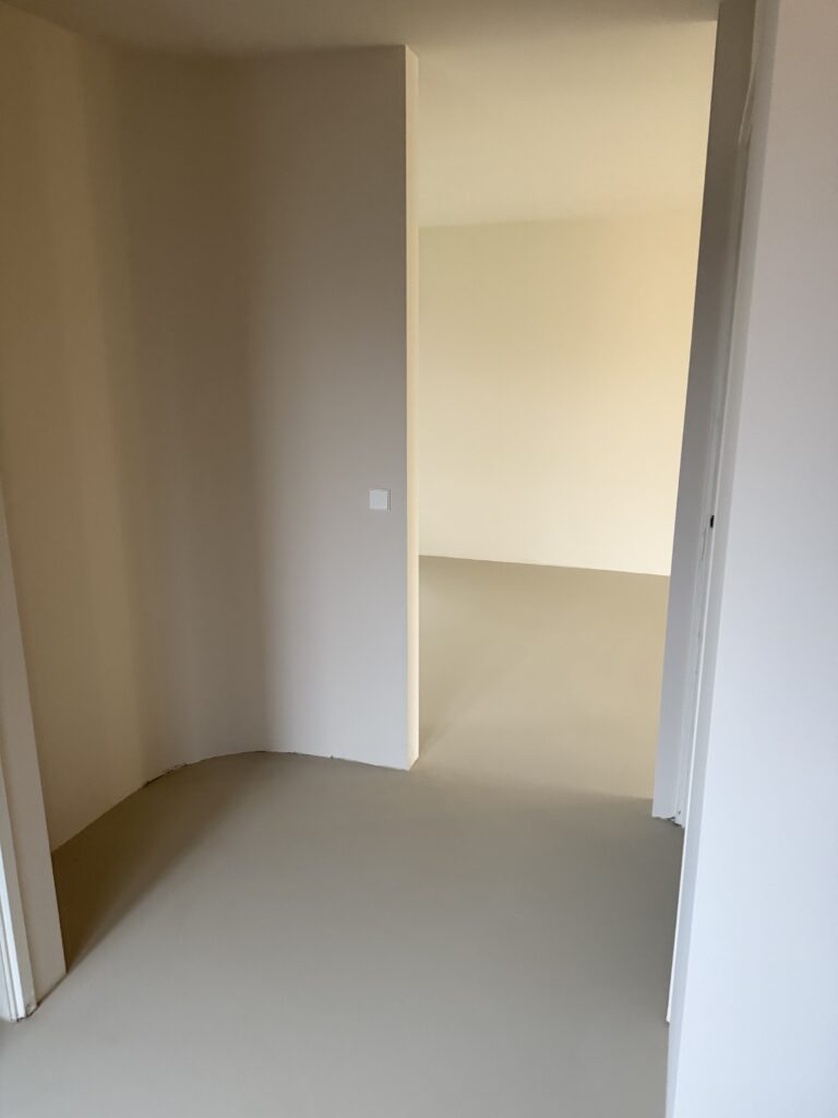 De Vloermeesters, specialist in lavasteen gietvloeren, PU gietvloeren, pvc gietvloeren, egaliseren en vloerverwarming