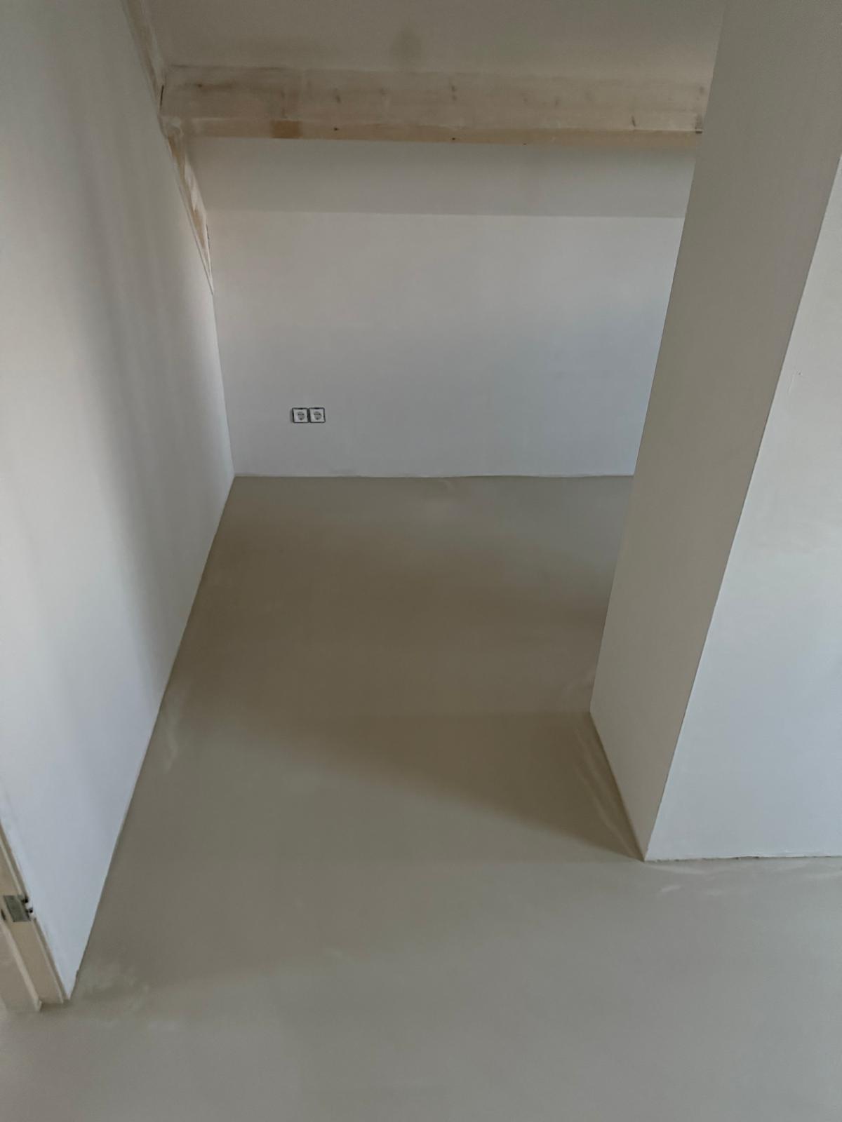 De Vloermeesters, specialist in lavasteen gietvloeren, PU gietvloeren, pvc gietvloeren, egaliseren en vloerverwarming